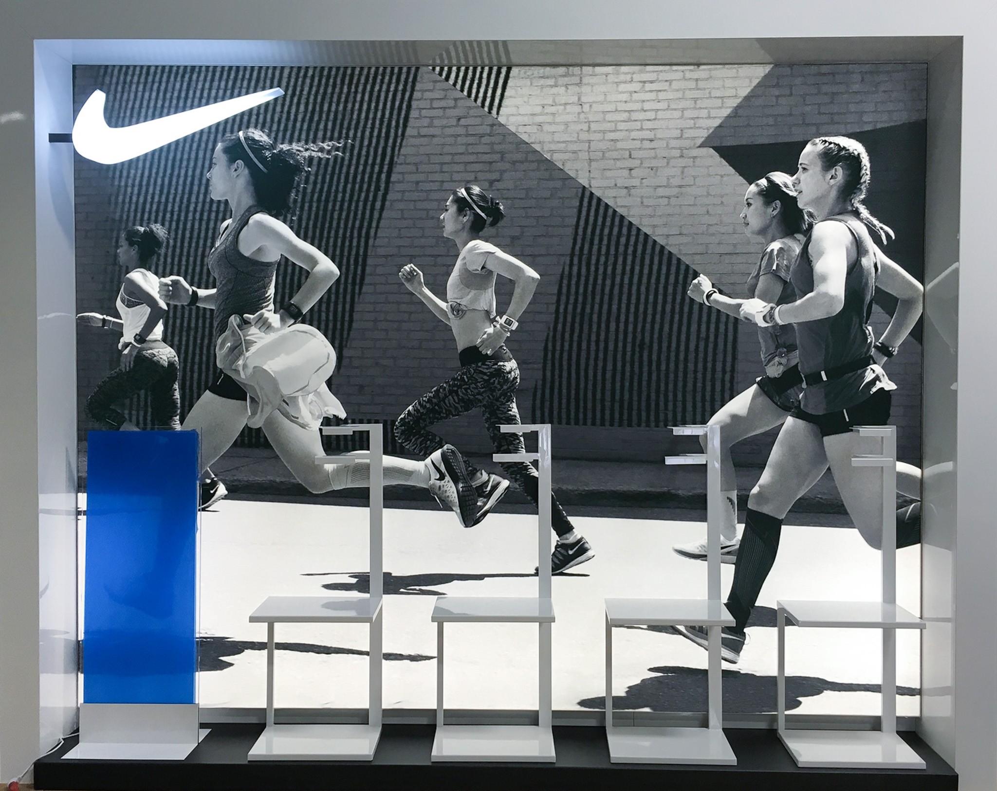 Nike Running display-X3-5 Atlanta Baseballism Light box