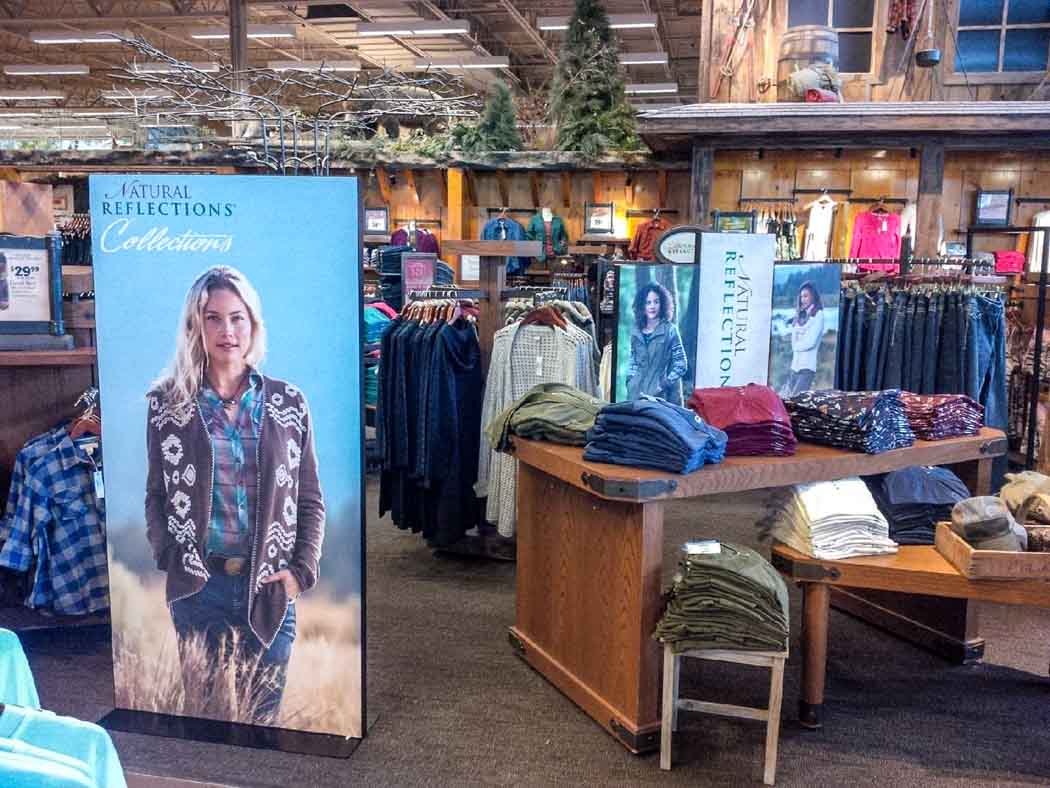 bass-pro-flexible-tabletop-display-14 bass pro freestanding tabletop displays