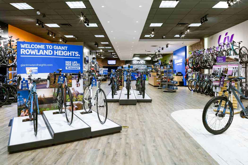 giant-2 giant merchandise displays