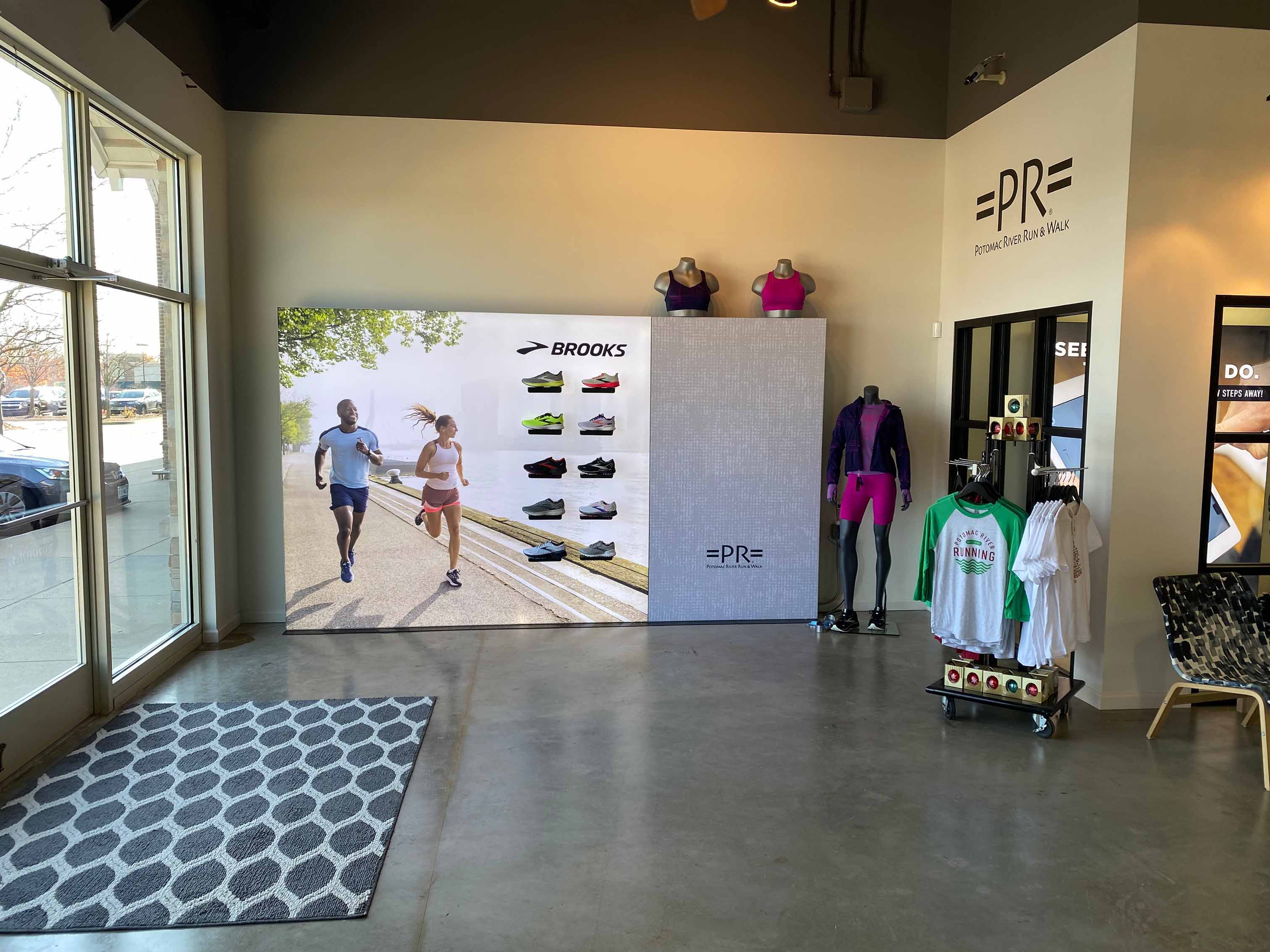 potomac 3 Potomac retail merchandising solutions with shoe wall