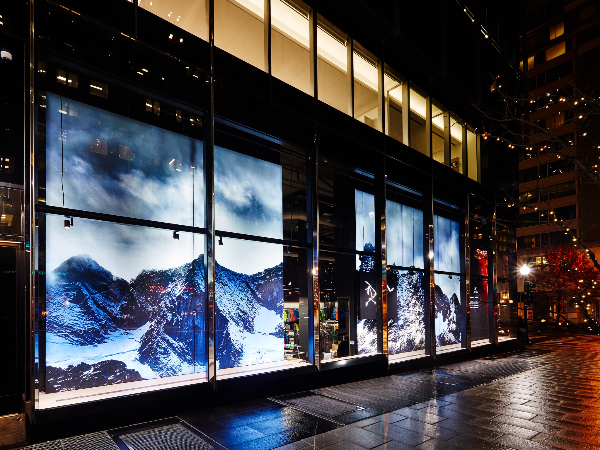 2015019 ArcTeryx Window Front Display UNEDITED (3) Lightbox Window Display