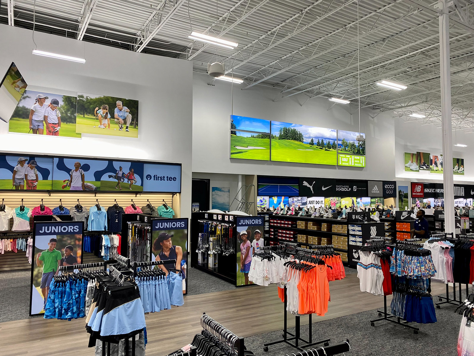 2022_CharlotteStore_042-edit retail overhead storage