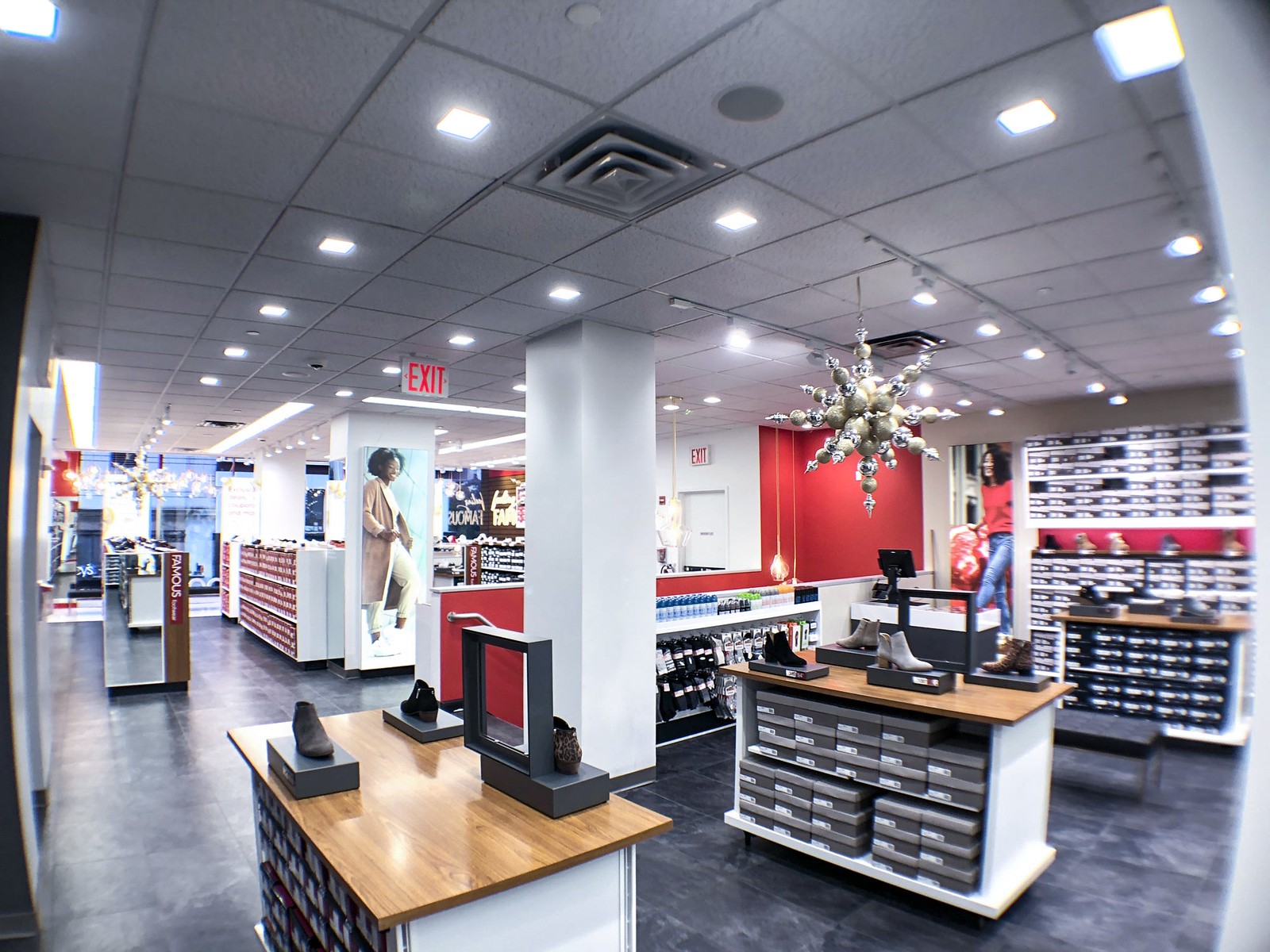 untitled-15-X3 retail store with merchandise systems