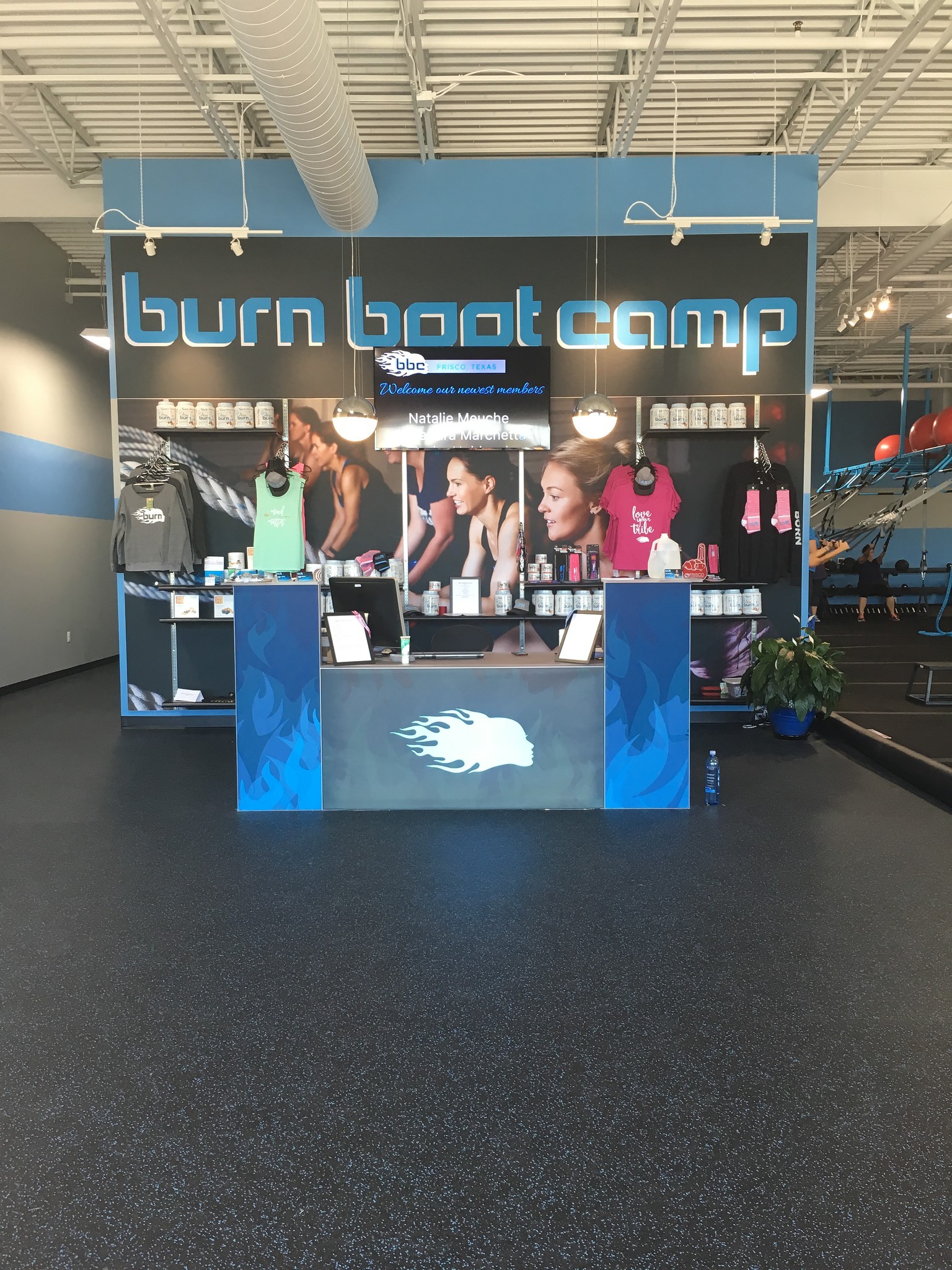 2016058 Burn Boot Camp Gyms UNEDITED (25)-X4 retail merchandisers franchise design