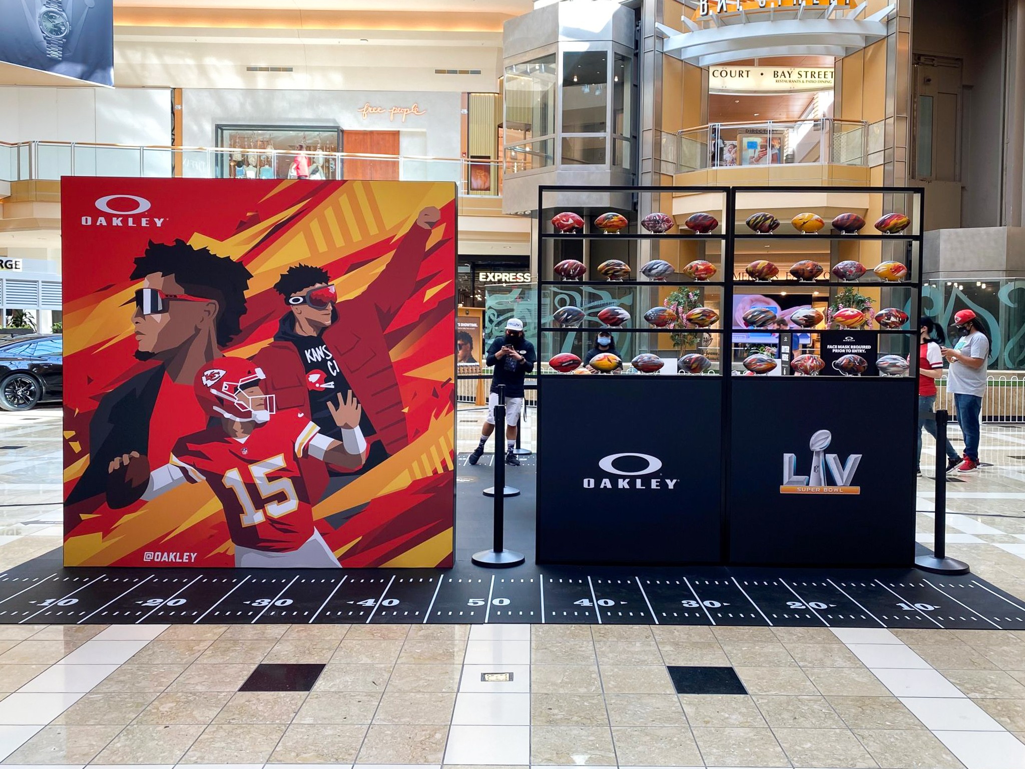 2021027 Oakley Super Bowl 2021 Tampa (2)-X4 superbowl accessory merchandisers