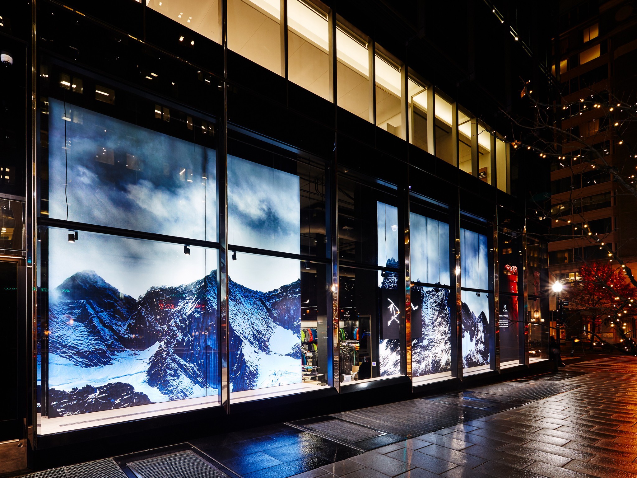 arcteryx reverse load window displays