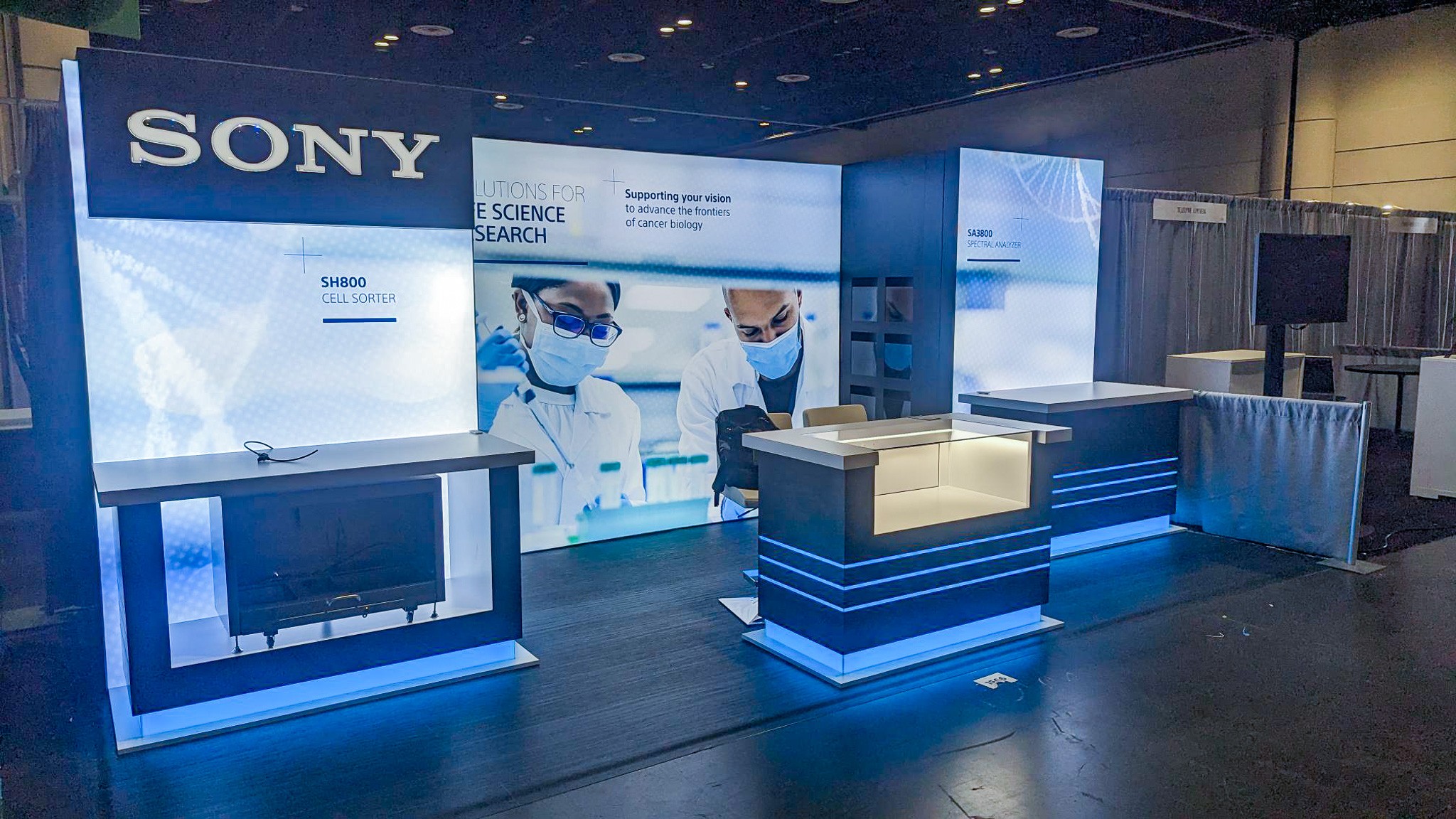 sony-biotech-3 freestanding lightboxes