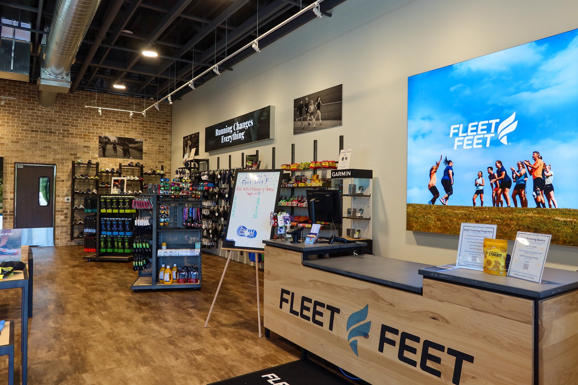 Fleet Feet Gets Custom-Fit for SEG Frames and Lightboxes